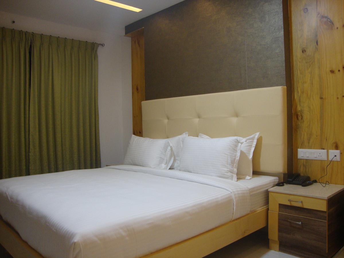 Hotel Mahi'S Gateway Kojambuttúr Kültér fotó