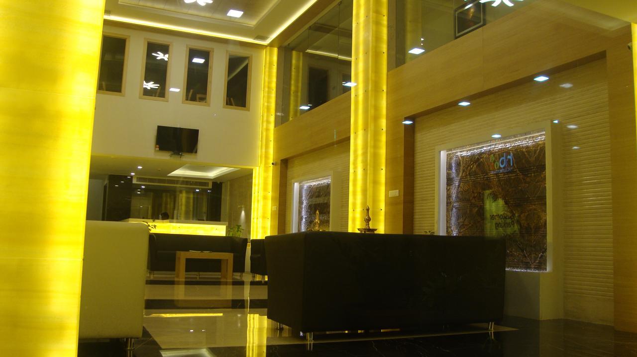 Hotel Mahi'S Gateway Kojambuttúr Kültér fotó