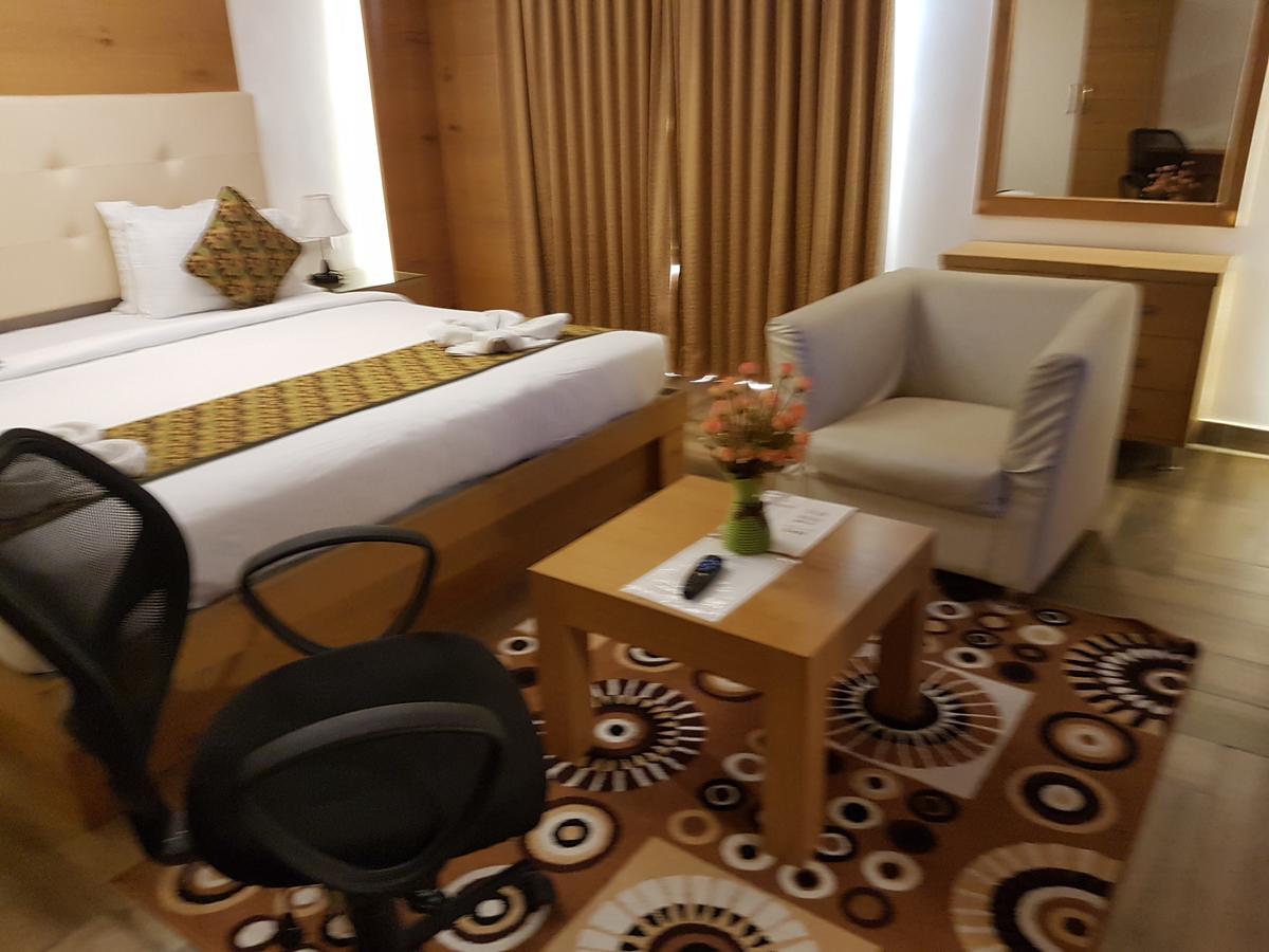 Hotel Mahi'S Gateway Kojambuttúr Kültér fotó